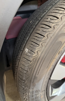 车胎被扎了个钉子补胎60刀