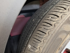 车胎被扎了个钉子补胎60刀